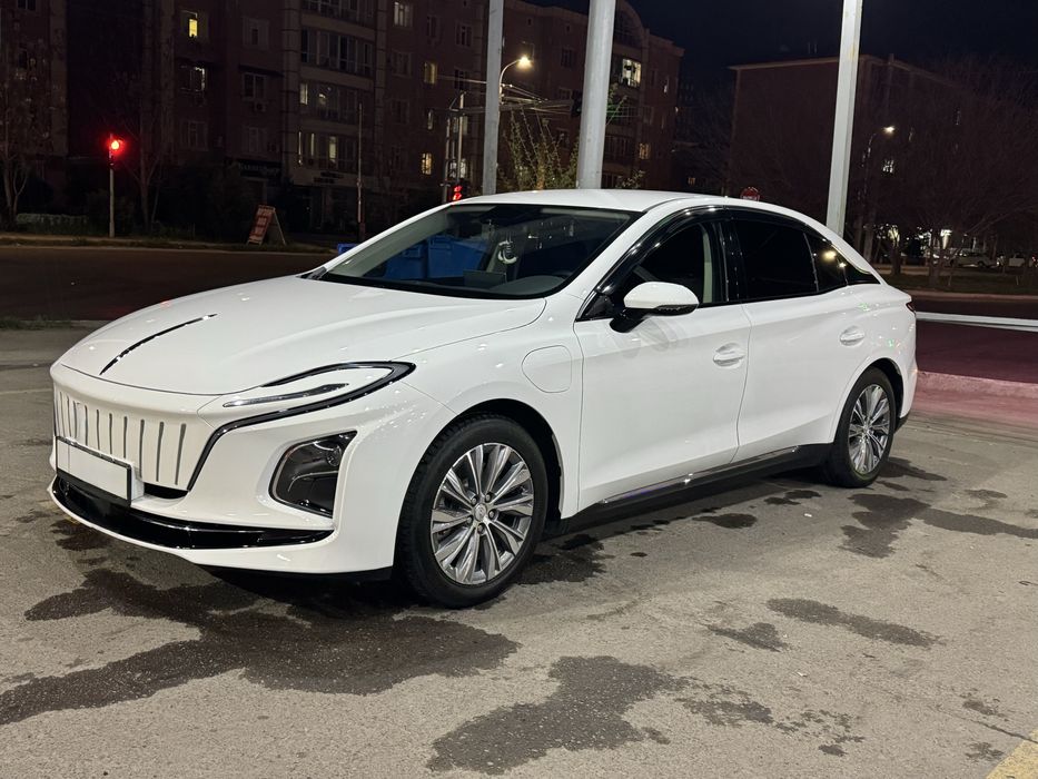 Продаю авто HONGQI EQM5