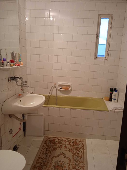 Vând apartament 2 camere spațios 85mpt , Deva.