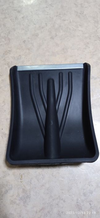 Продам совок без черенка для авто.