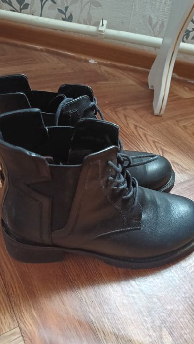 Продам кожанные сапрги