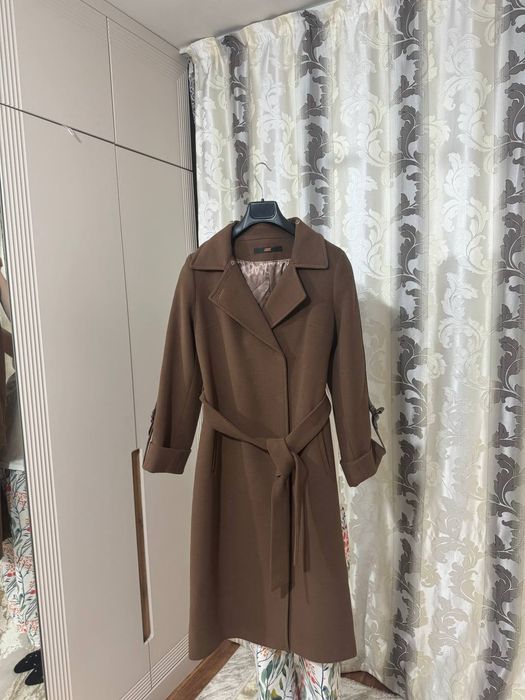 Продам пальто почти новое размер 38 бренд LORETA