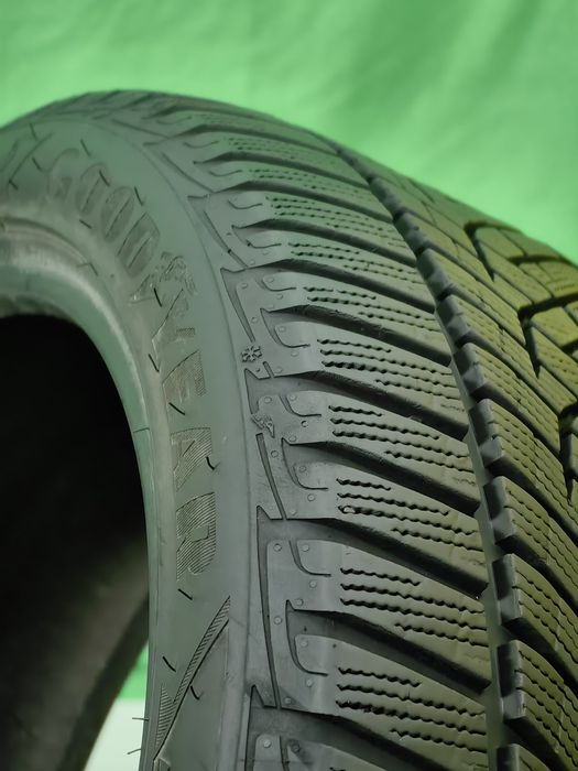 225/45R17 Goodyear 7mm ca noi