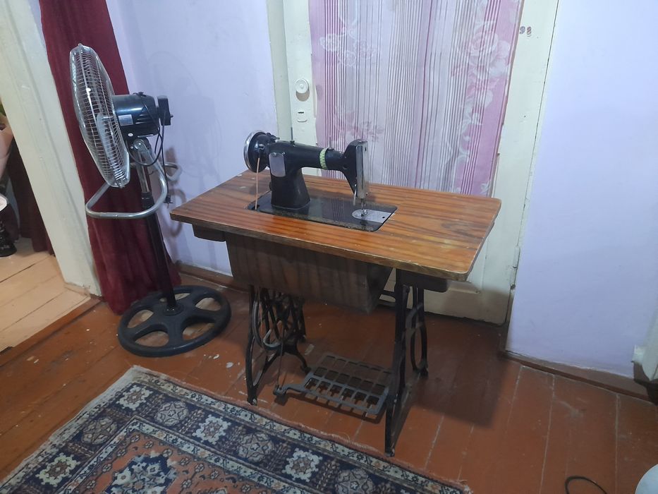 Продам швейную машинку идиалном состояние .