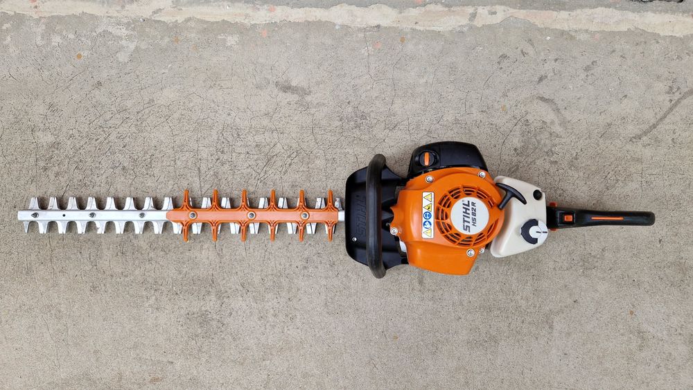 Foarfeca de tuns gard viu stihl HS 82r.