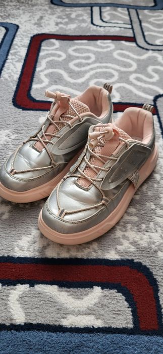 Продам детскую обувь