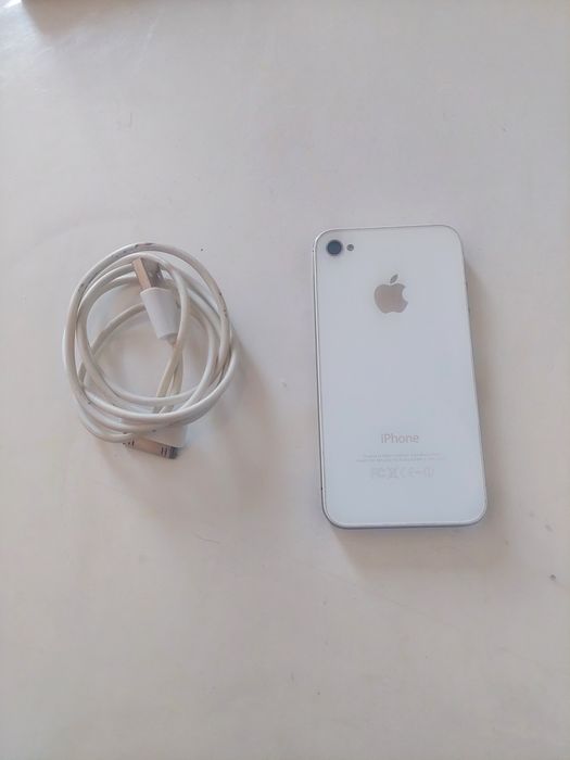 Мобильные телефоны и зарядки