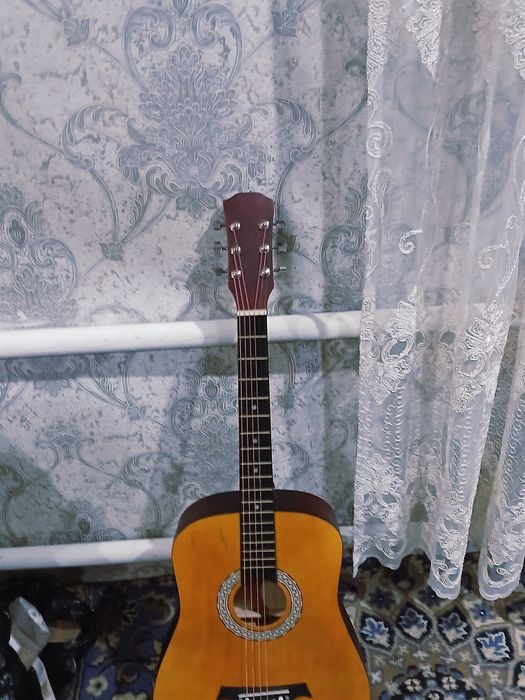 Продам гитаруууу