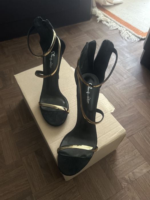 Sandale cu toc aurii superbe