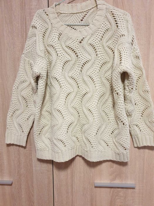 Pulover crem, marimea M
