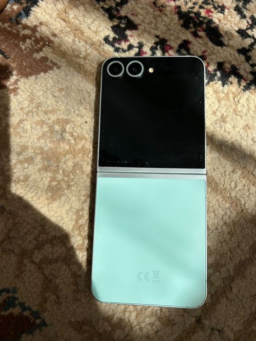 Samsung z flip 6 256 gb 12 ram