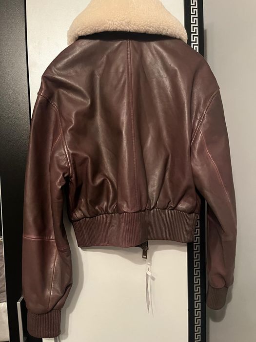 Яке от естествена кожа с махаща се яка от овча кожа