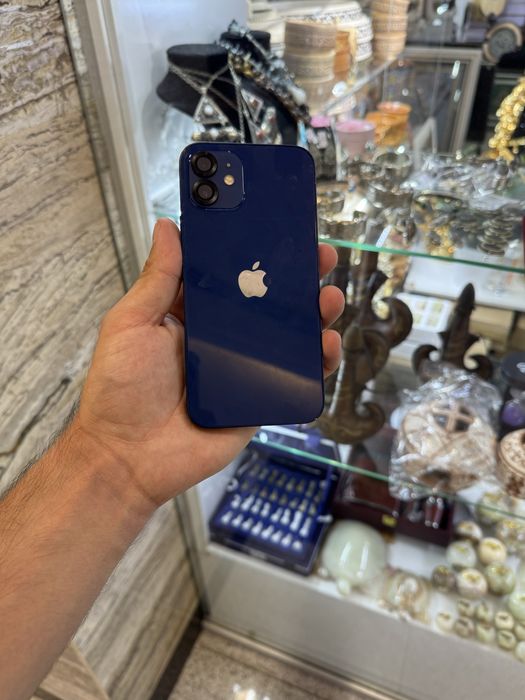 Продам телефон Айфон 12 128Gb