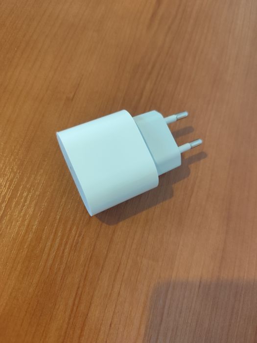 Зарядное устройство Apple; кабель type-c / lighthing
