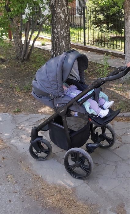 Продам коляску Adamex