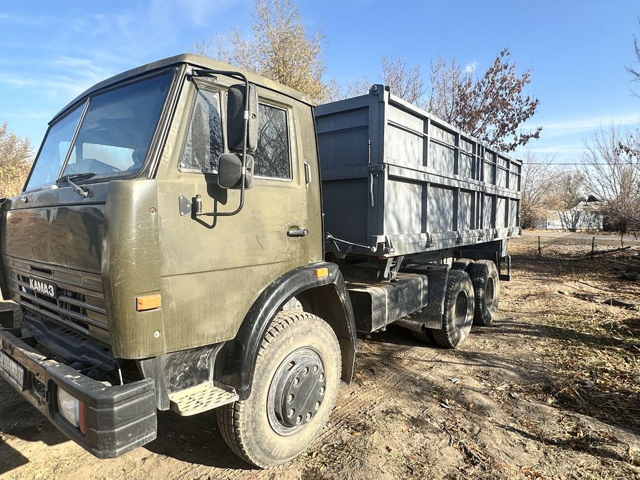 КАМАЗ с трехсоным прицепом
