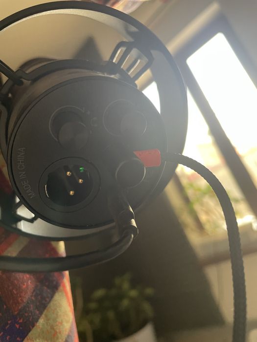 Продам готовую Домашнюю студию. Macbook air. Edifier mr4. Micro Fifine