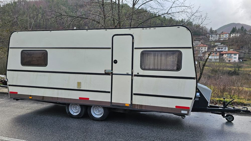 Каравана с външна тента