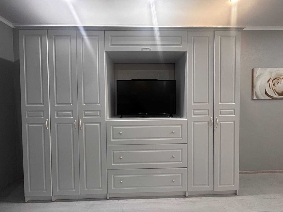 Продаю шкаф в комнату большой