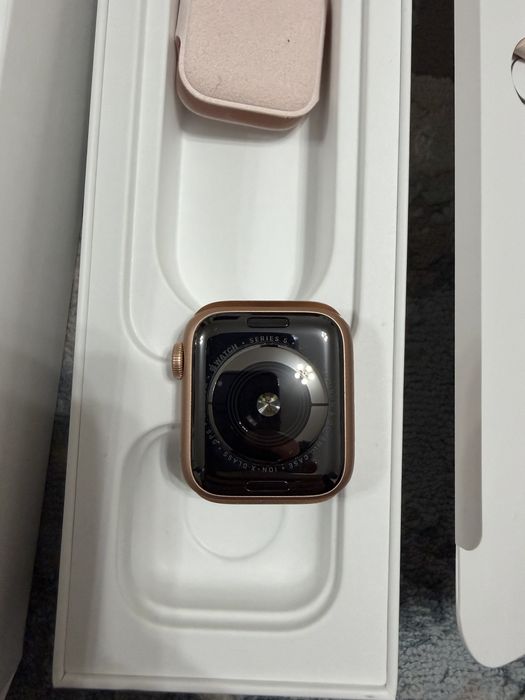 Apple Watch Series 5 va 3 sotiladi