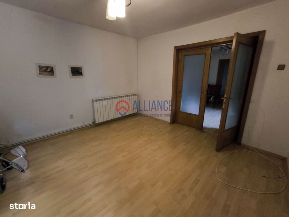 Casă 5 camere, ICIL, curte pavată, 2 parcări