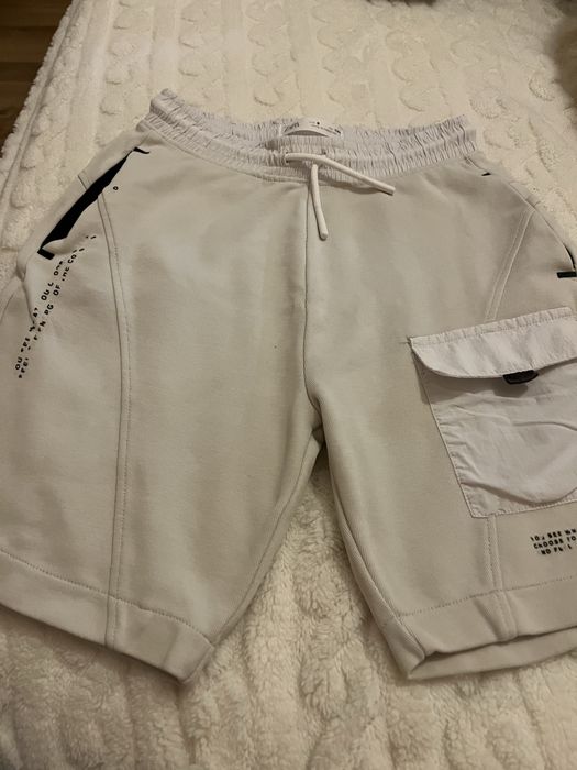 Деа чифта къси панталонки на zara