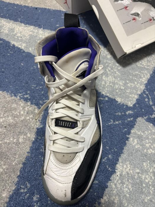 Продавам Nike air jordan jump two trey