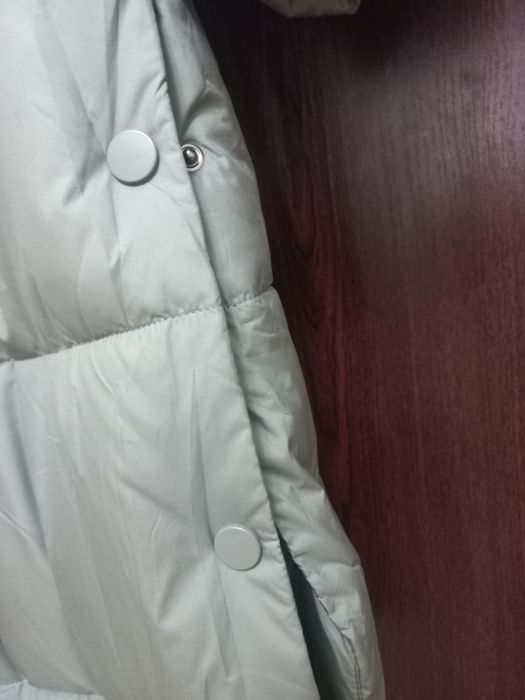 Пуховик   тёплый  и  лёгкий !