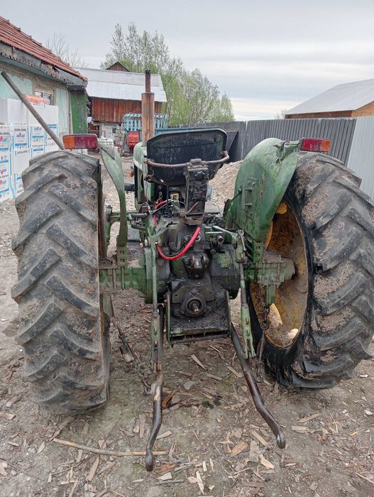 John Deere 2120  . 73 cai putere