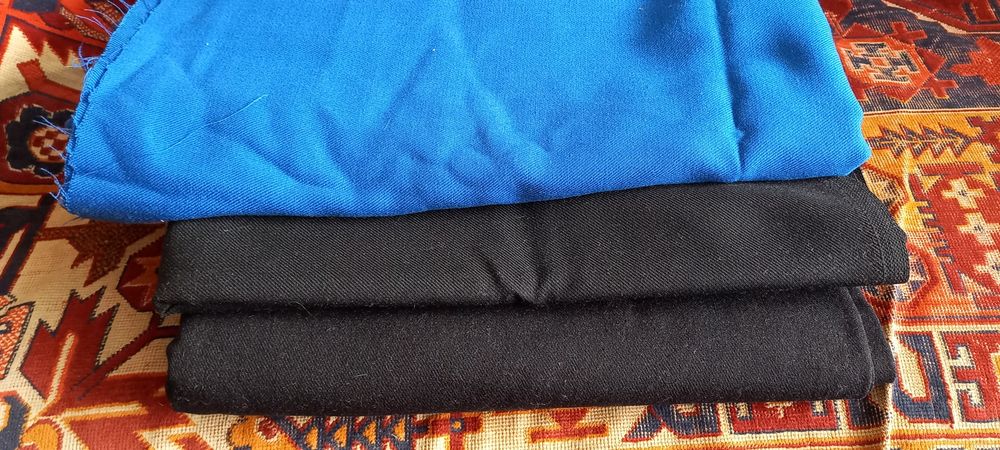 Отрезы тканей различных размеров тканей