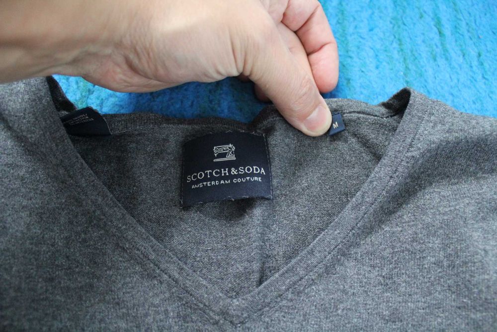 Pulover Scotch & Soda si pantaloni scurti Scott M