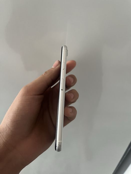Iphone se sotiladi 400000