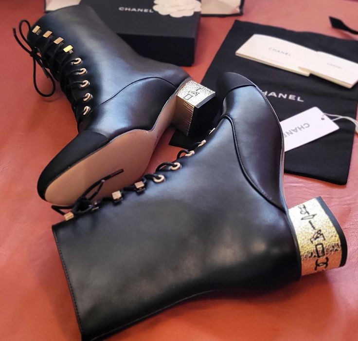 Chanel Egyptian Collection Boots-нови боти н.38,5