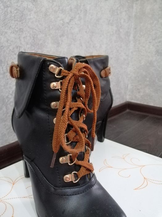 Продам весенние ботиночки