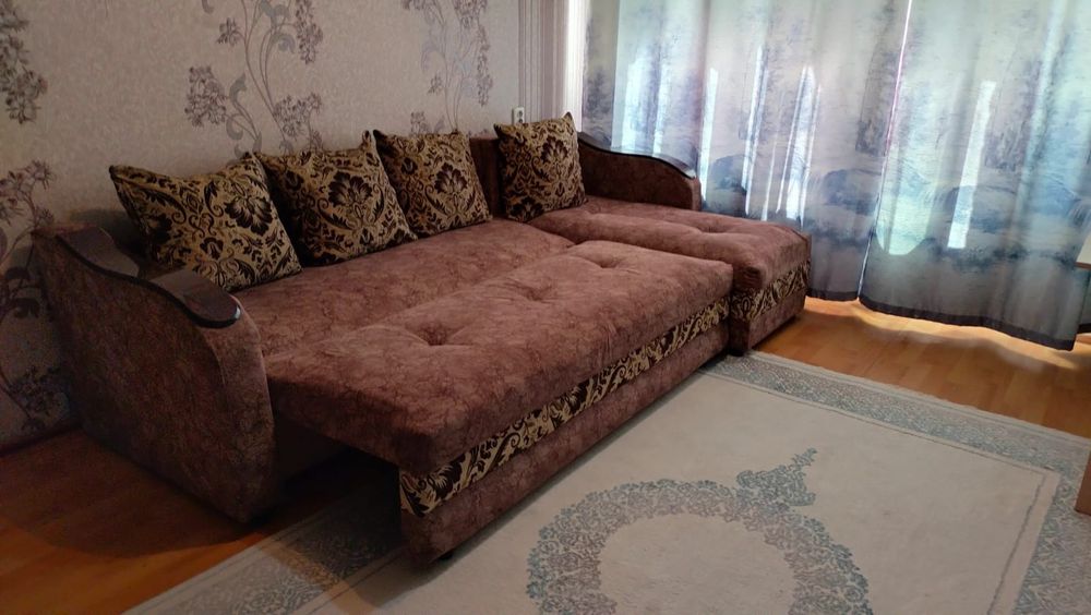 Большой угловой раскладной диван