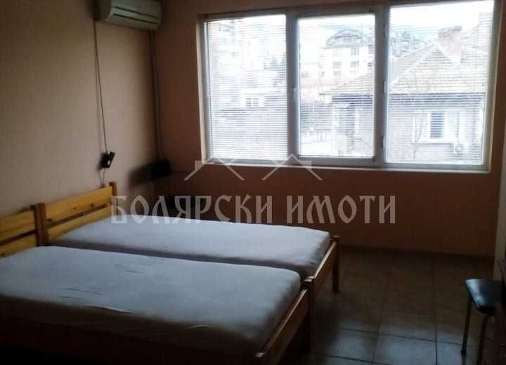 Дава се под наем Двустаен апартамент в Велико Търново, Център - 60 кв.м за 282 € - Снимка #3