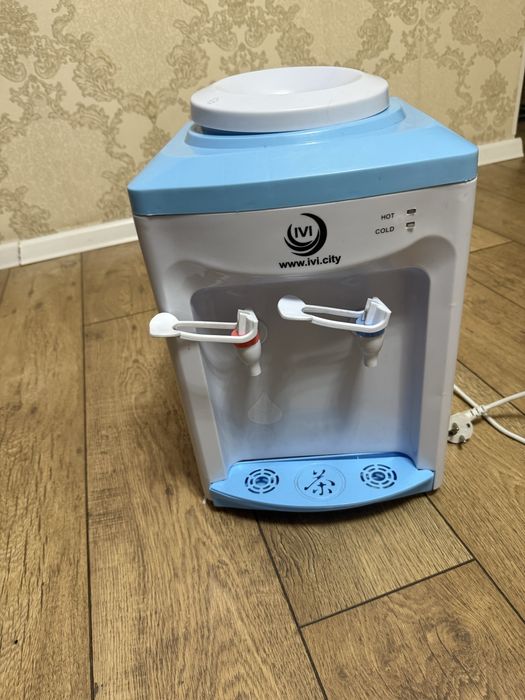 Кулер для воды марки IVI