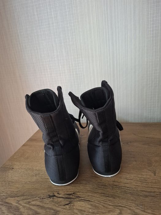 Adidas боксови обувки 42 номер.