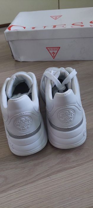 GUESS, ADIDAS, MICHAEL KORS, Moschino, New Balance, Liu Jo