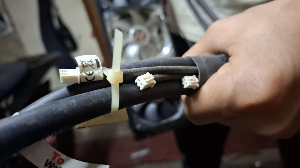 Радиатор водяного охлаждения на комьпьютер.