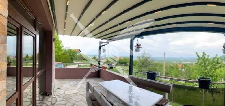 Страхотна къща в град Куклен!