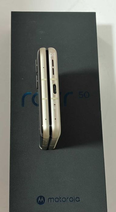 Motorola Razr 50 256GB + 8GB RAM
