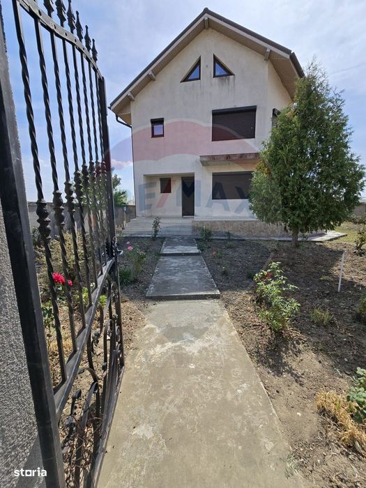 Casă / Vilă cu 4 camere de vânzare în zona Periferie