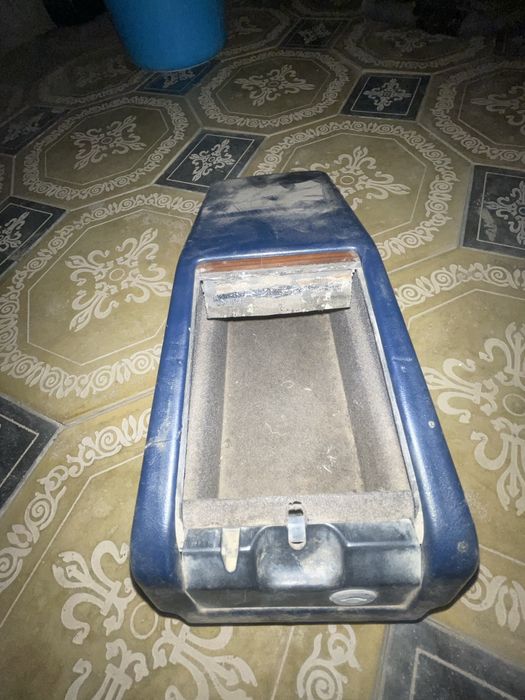 Подлокотник от 124 мерса