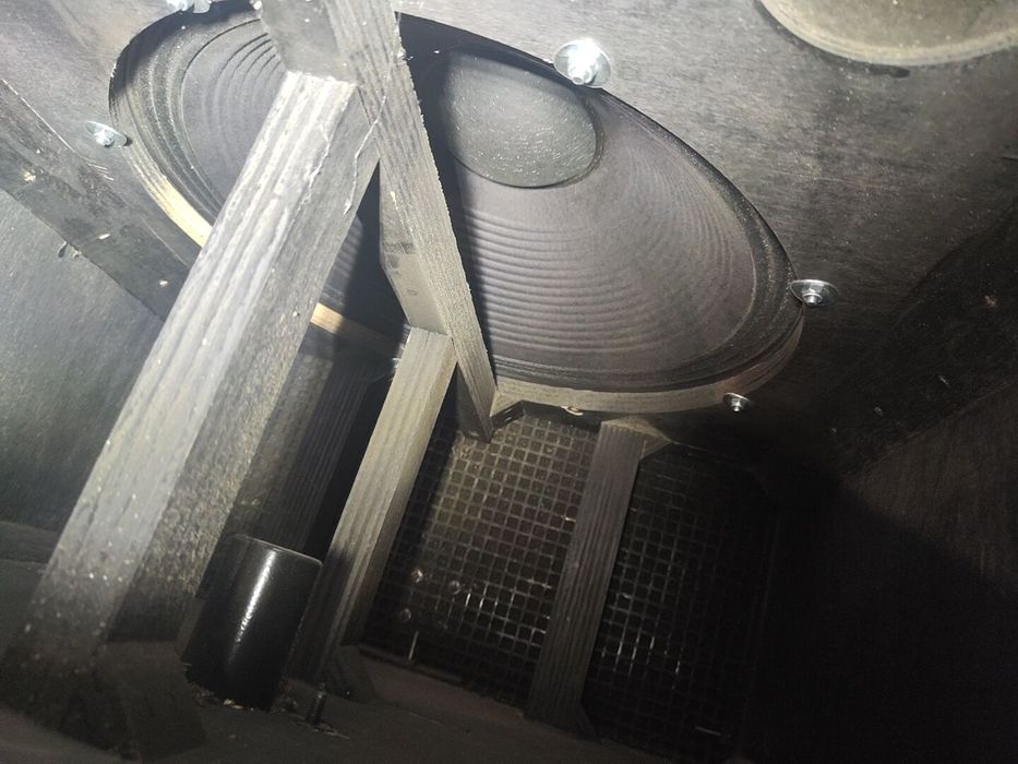 Difuzoare 18 sound lw 1400 , joase subwofer 4 difuzoare  1000 euro