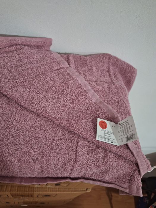 Vând prosoape roz prăfuit – perfecte pentru evenimente!