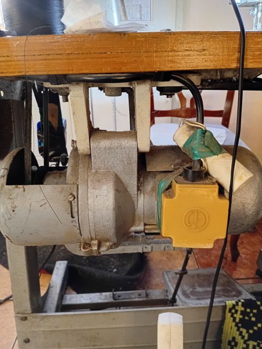 Masina de cusut industriala