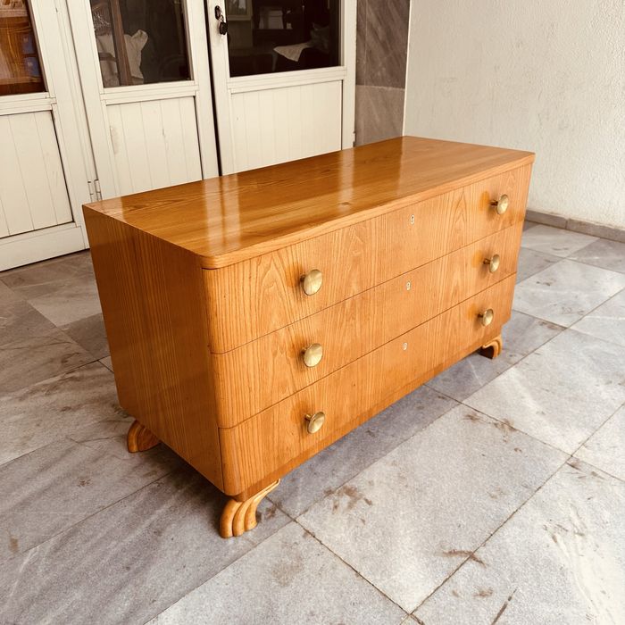 Винтидж скандинавски скрин – 50-те години, масив и месинг