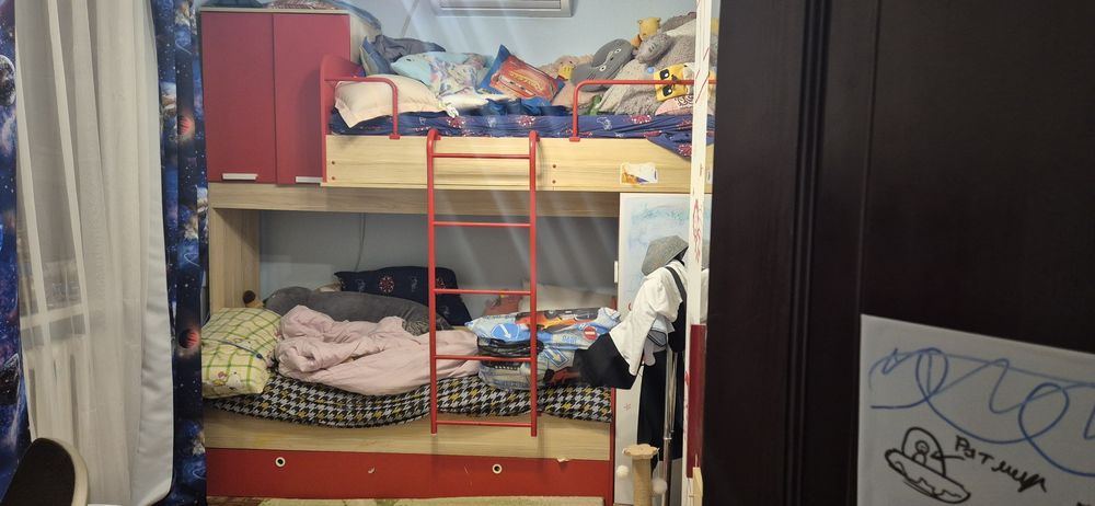 Срочно!!! Детский гарнитур унисекс, Россия