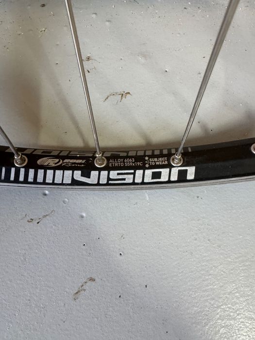 Vând 2 roți bicicletă față, spate