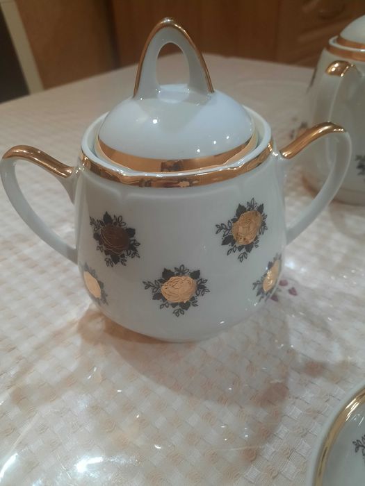 Рижский фарфор, чайный сервиз 
"Золотая роза" на 6 персон